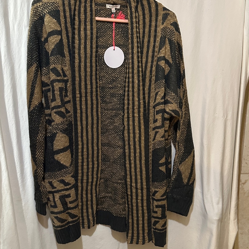 A Peach Chic Geometric Black and Tan Cardigan